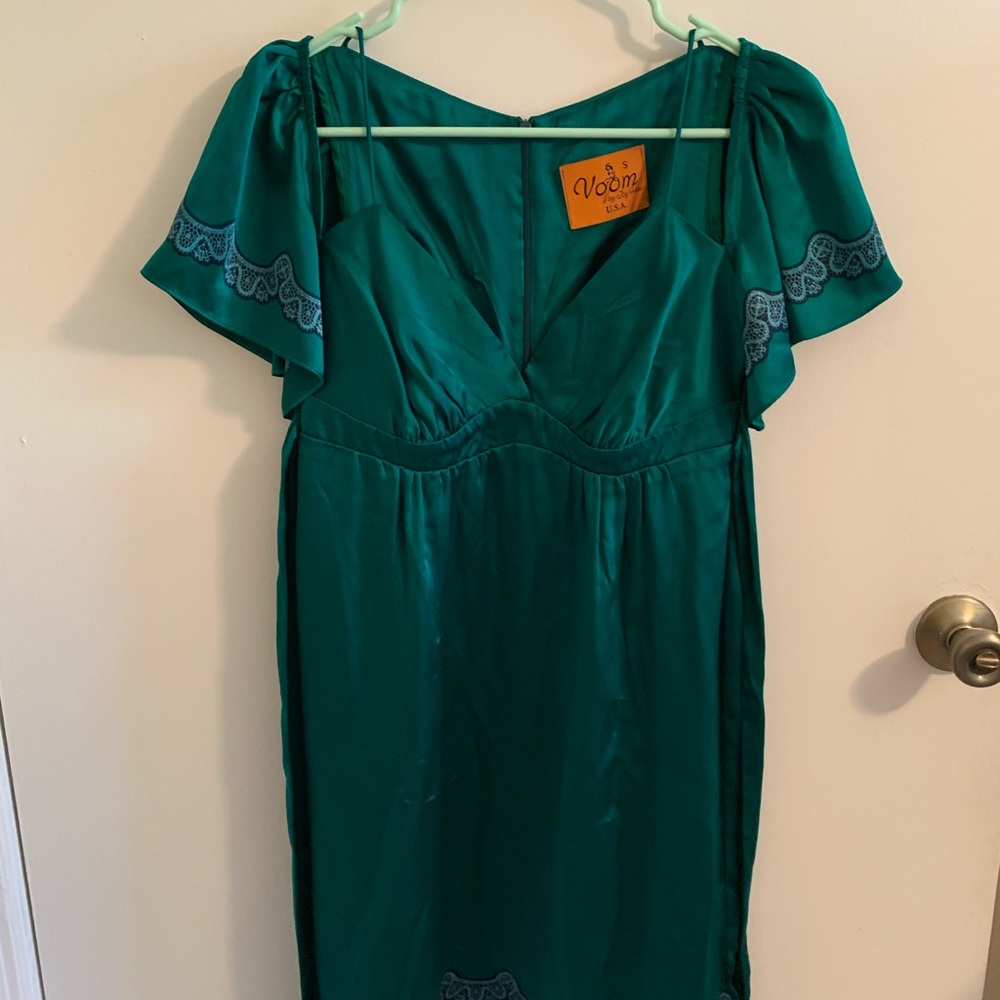 Green silk dress - Picture 1 of 4